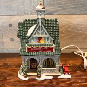 Dept 56 Berkshire Downs‎ Cricket Club Dickens Village Series  4020186 Lights